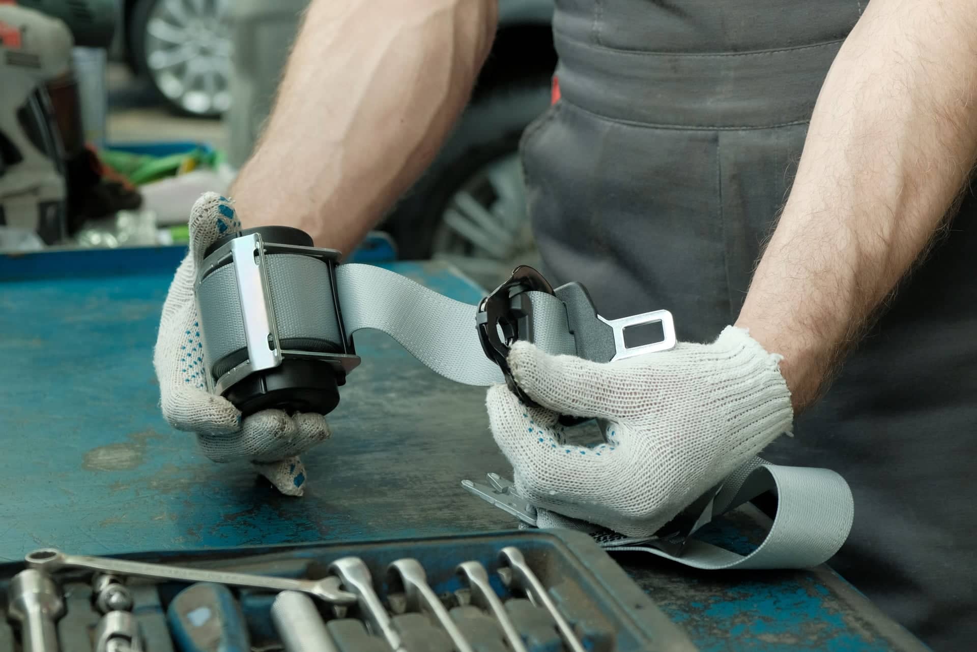 Repasování bezpečnostních pásů