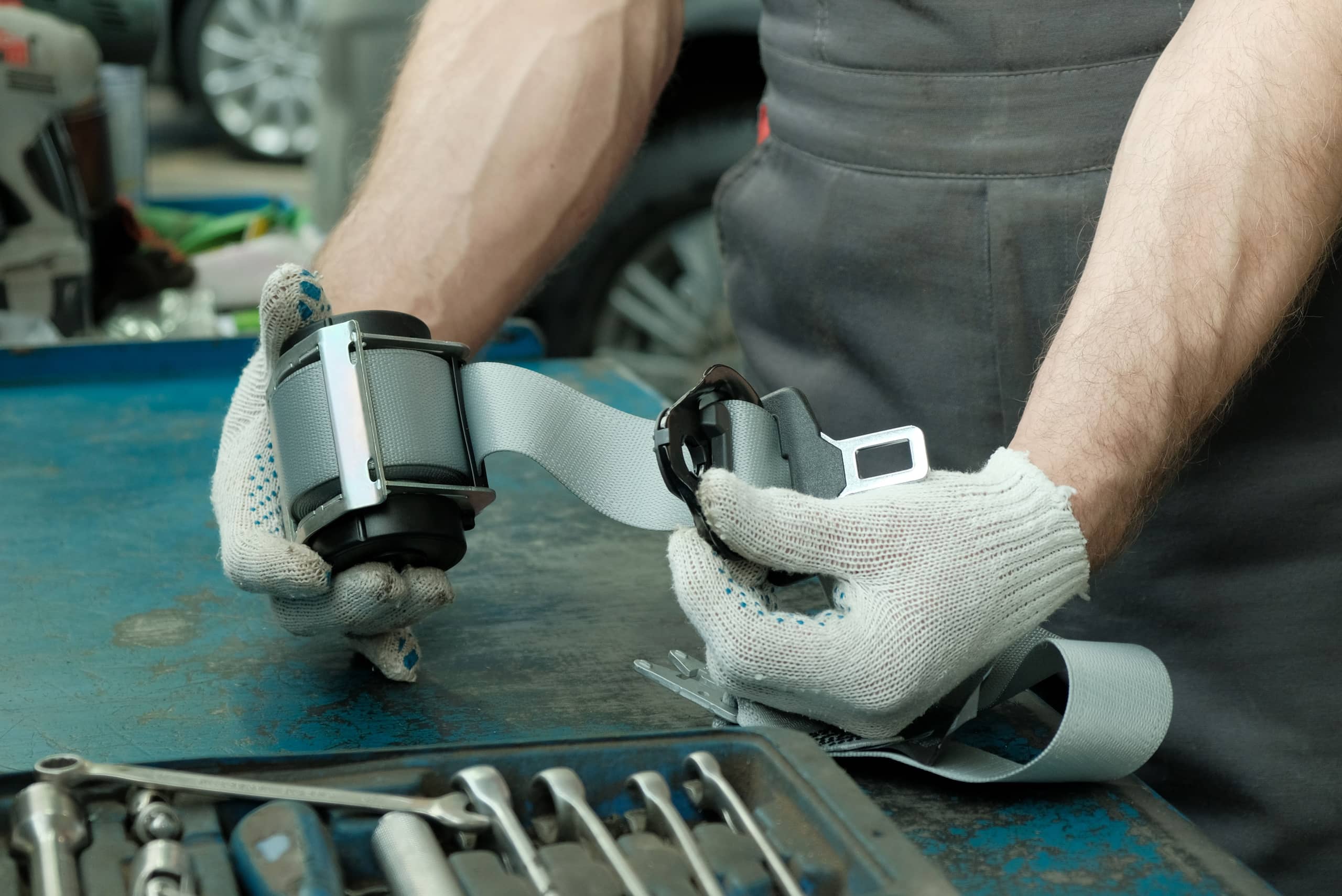 Repasování bezpečnostních pásů